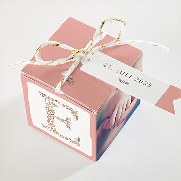 Geschenkbox Taufe blumenalphabet mädchen - vue 3
