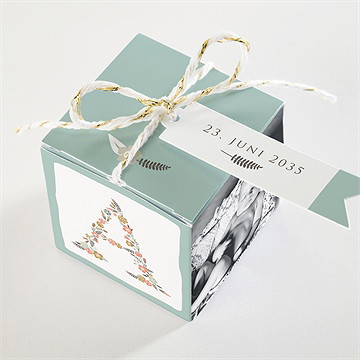 Geschenkbox Taufe blumenalphabet junge - vue 3