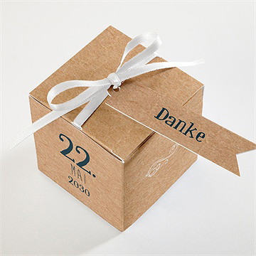 Geschenkbox Kommunion Kraftpapierillustration - Vue 3