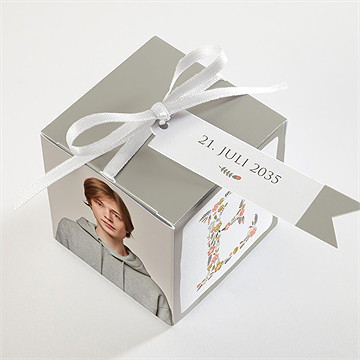 Geschenkbox Konfirmation Blumige Initiale - Vue 3