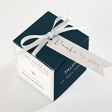 Geschenkbox Taufe reisepass zur taufe - vue 3