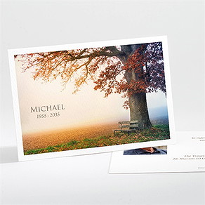 Trauerkarte baum im herbst
